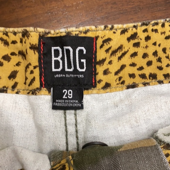 Urban Outfitters Fashion Shorts-size 8 - Picture 3 of 4